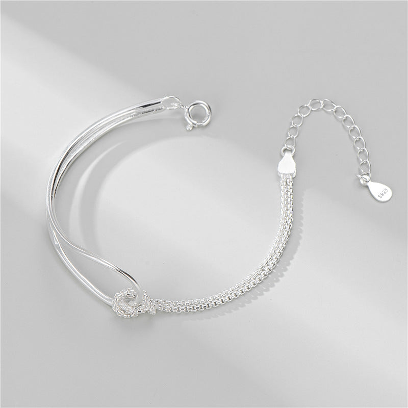 Knotted Bracelets Are Geometric And Simple